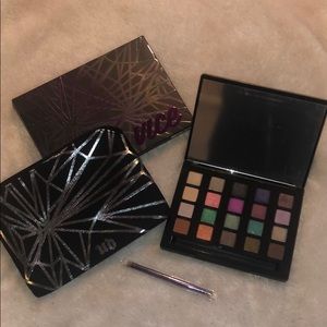 ✨FLASH SALE✨ Urban Decay Vice 4